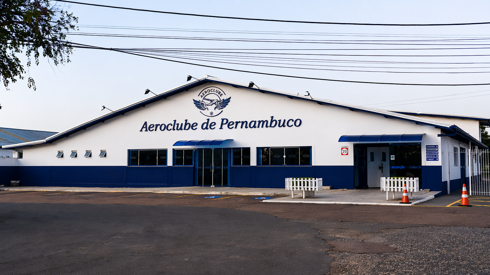 Fachada do Aeroclube de Pernambuco